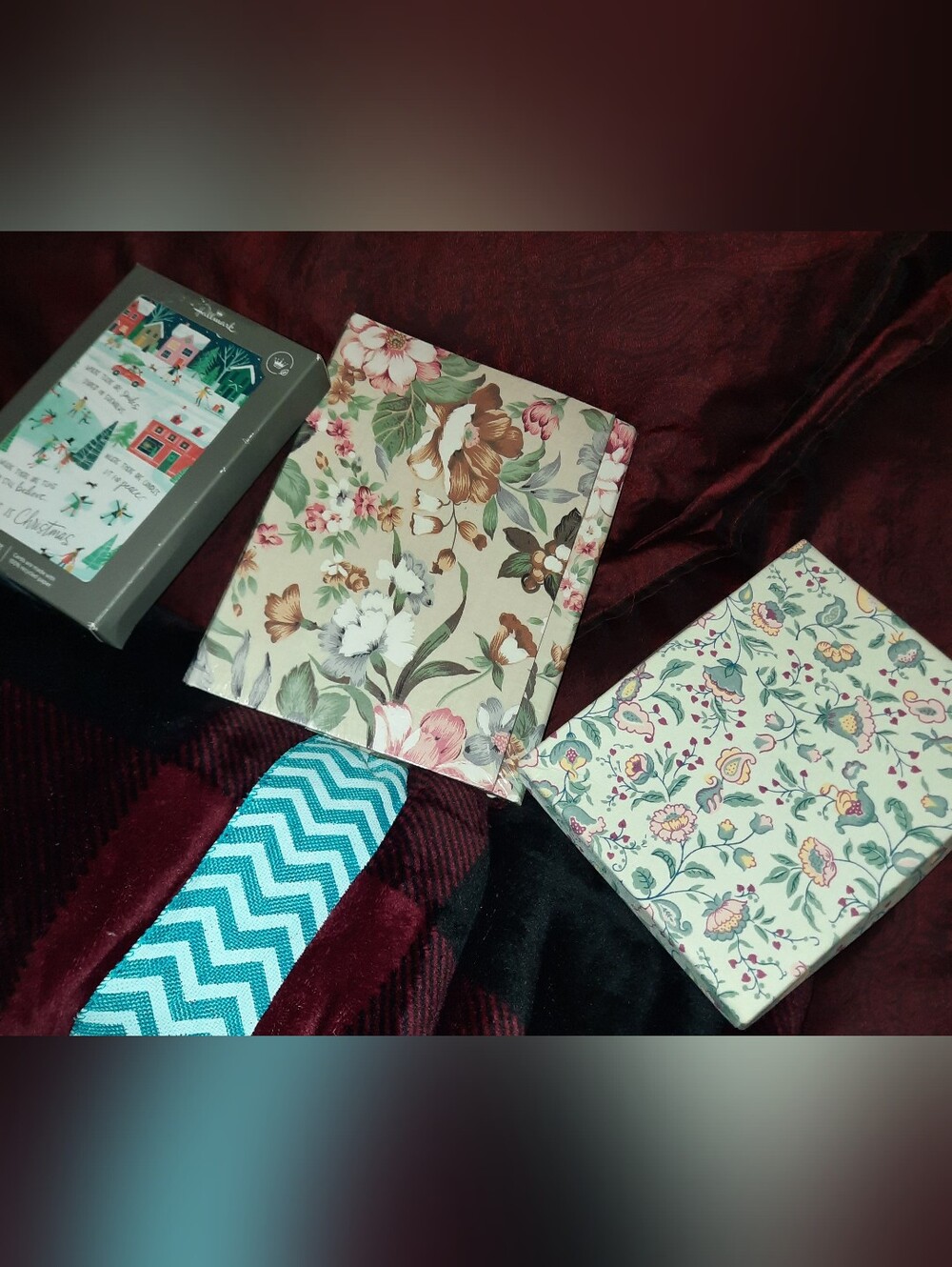NWT BUNDLE OF STATIONARY PACKS & HALLMARK CHRISTMAS CARDS BOXED